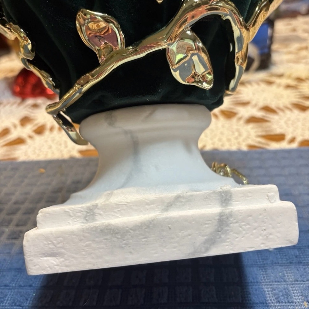 Bath & Body Works HEADLESS BUST 3-Wick Candle "Marble" Pedestal HALLOWEEN Green - Picture 5 of 13